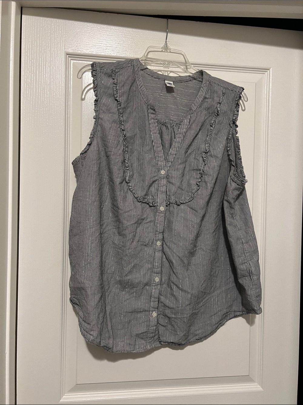 Old Navy Sleeveless Ruffled Button-Front Striped Top